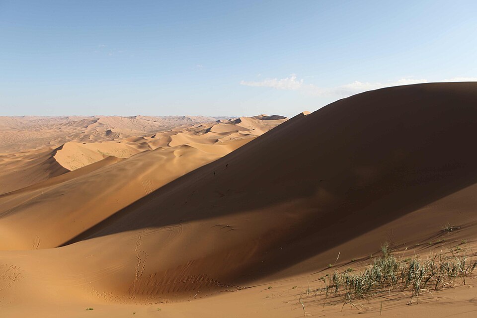 Alxa Travel Guide: Badain Jaran Dunes, Lakes and Ejina