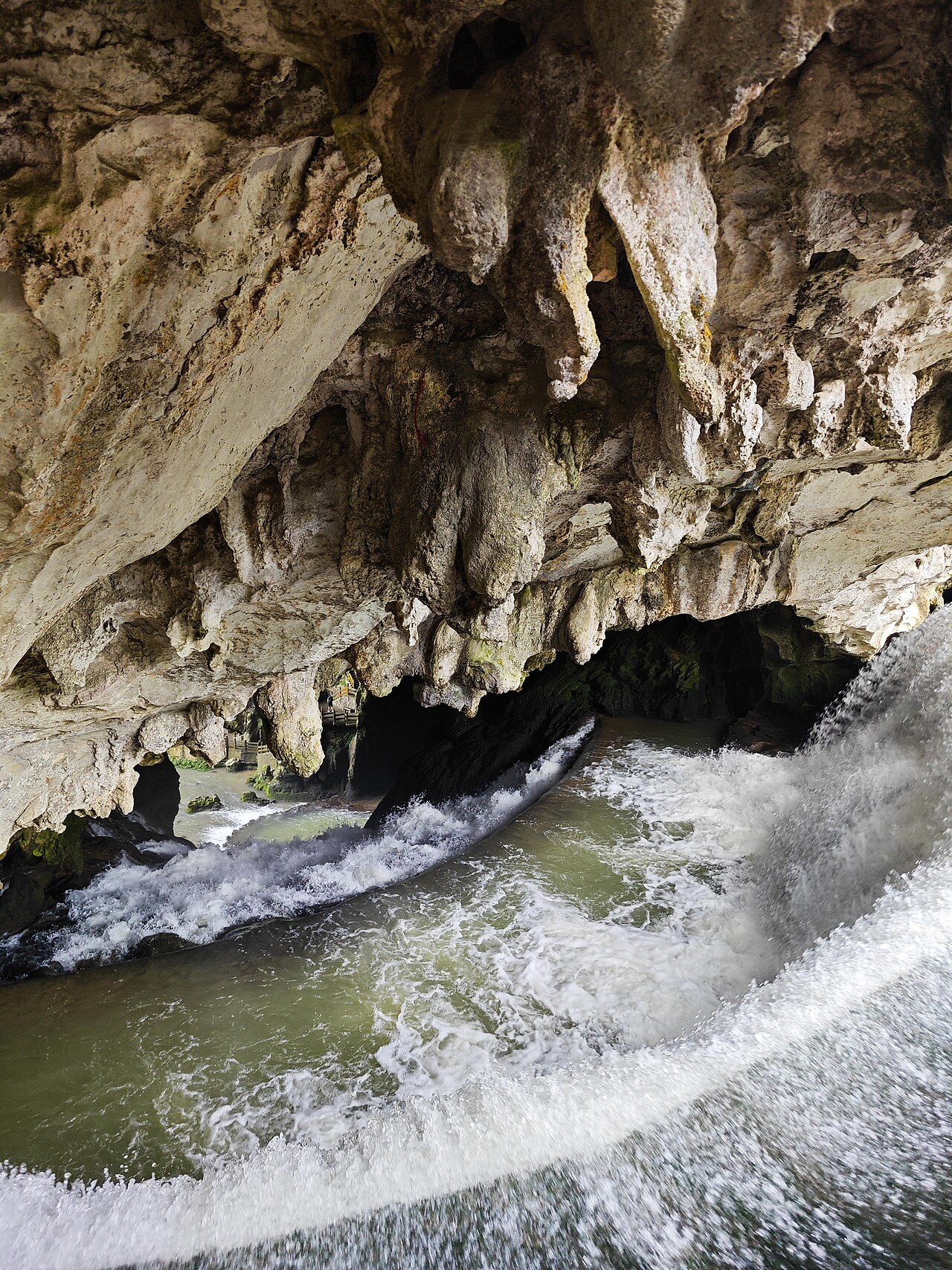 Dragon Palace cave, Anshun