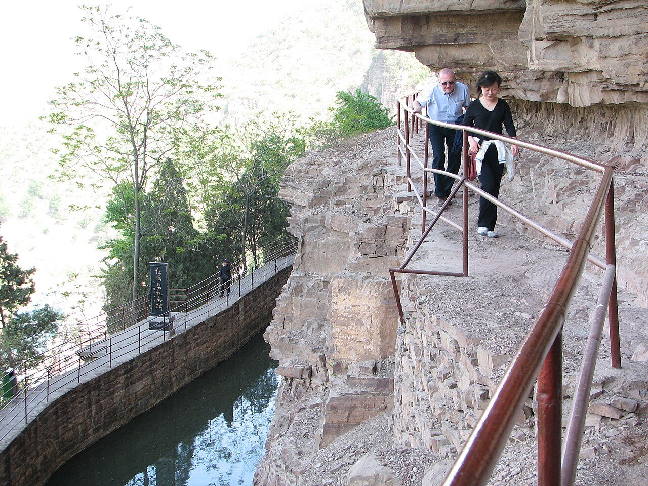 Red Flag Canal Linzhou: The Hand-Dug Cliff Canal of the Taihang Mountains