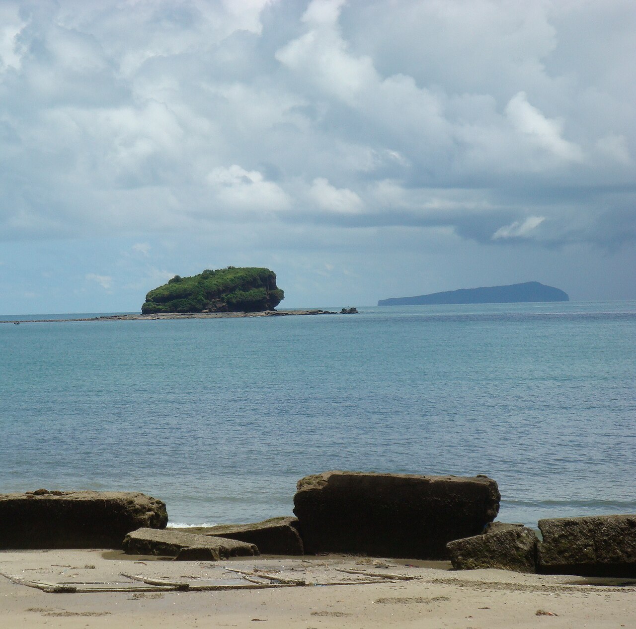 the volcanic coast of Weizhou Island