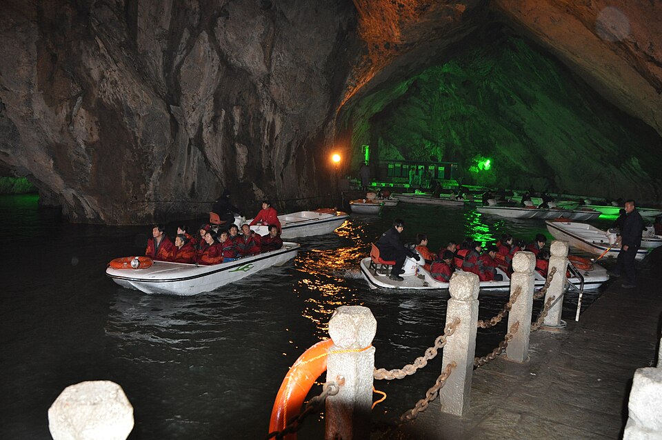 Benxi Travel Guide: Water Cave and Guanshan Foliage