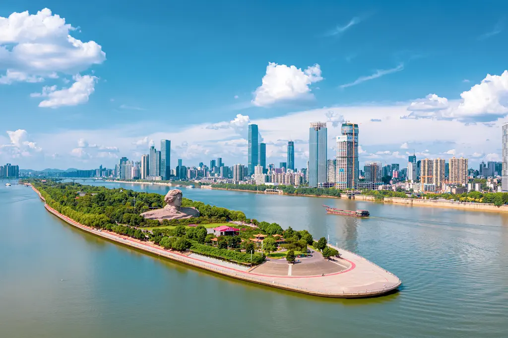 Orange Isle, Changsha: Juzizhou and the Mao Statue Walk