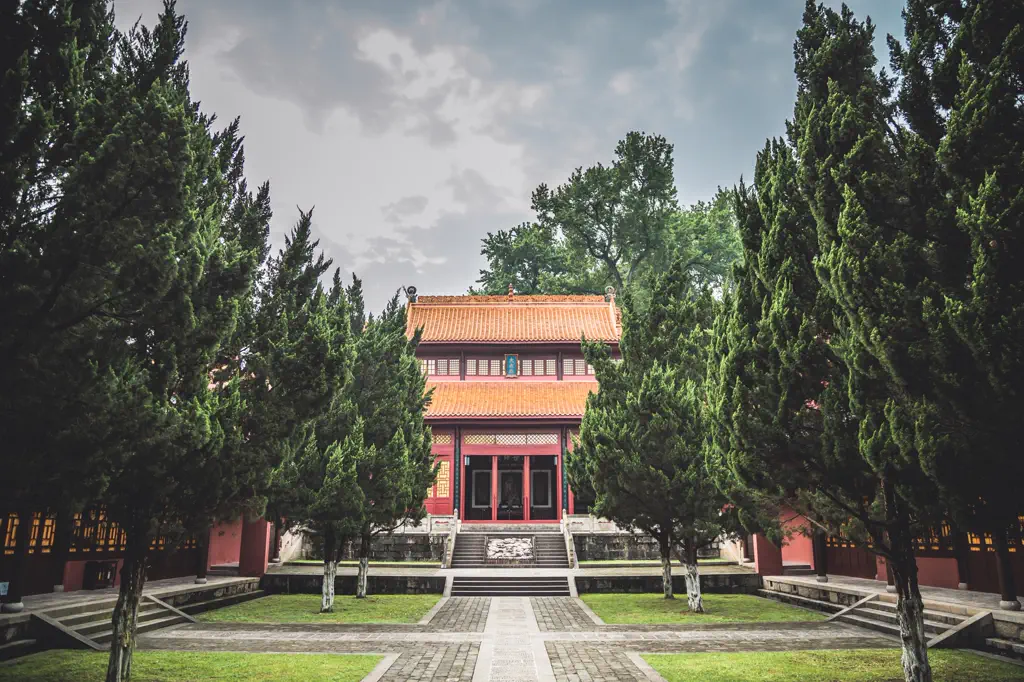 The glazed-tile Confucian temple hall inside Yuelu Academy