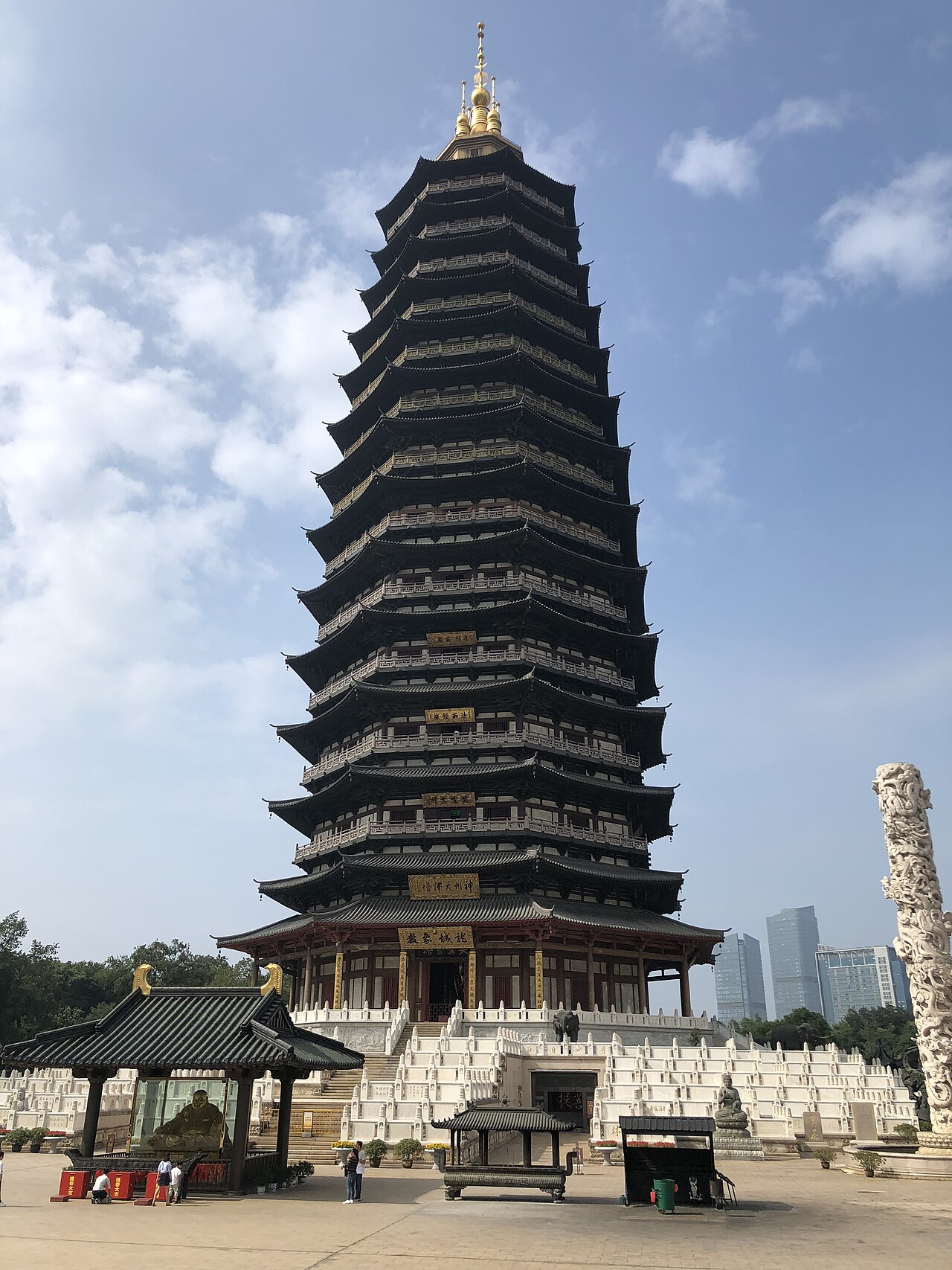 Changzhou Travel Guide: Tianning Temple and Canal City