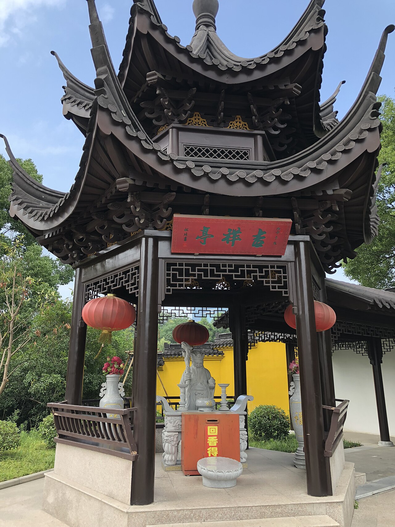 Tianning Temple architecture detail