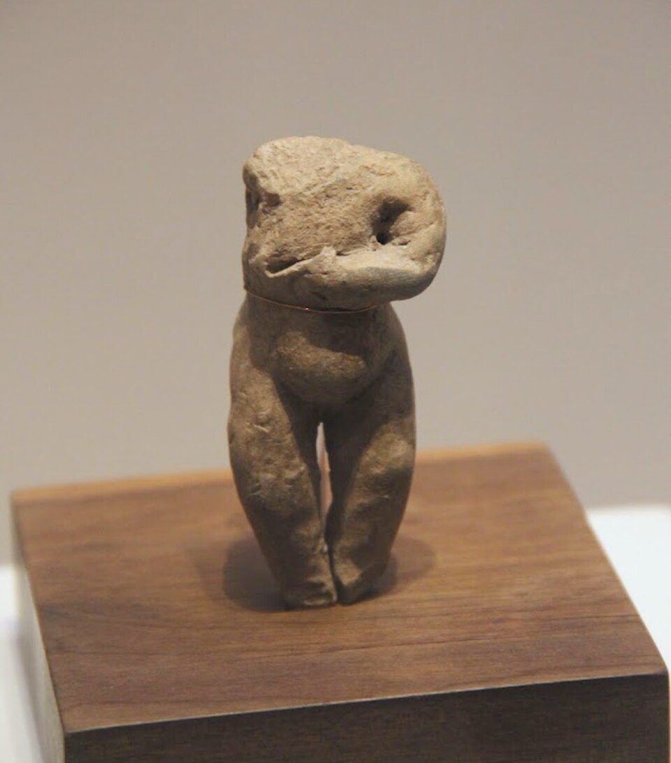 Hongshan Culture Neolithic pottery exhibit linked to Liaoning