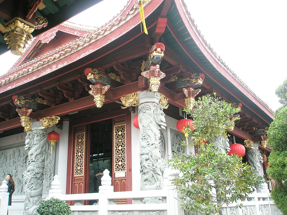 Corner courtyard detail at Kaiyuan Temple