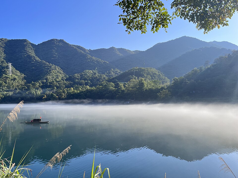 Chenzhou Travel Guide: Dongjiang Lake Mist Mornings