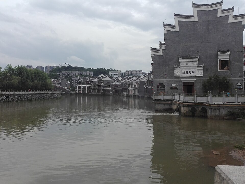 Yuhou Street and river in Chenzhou
