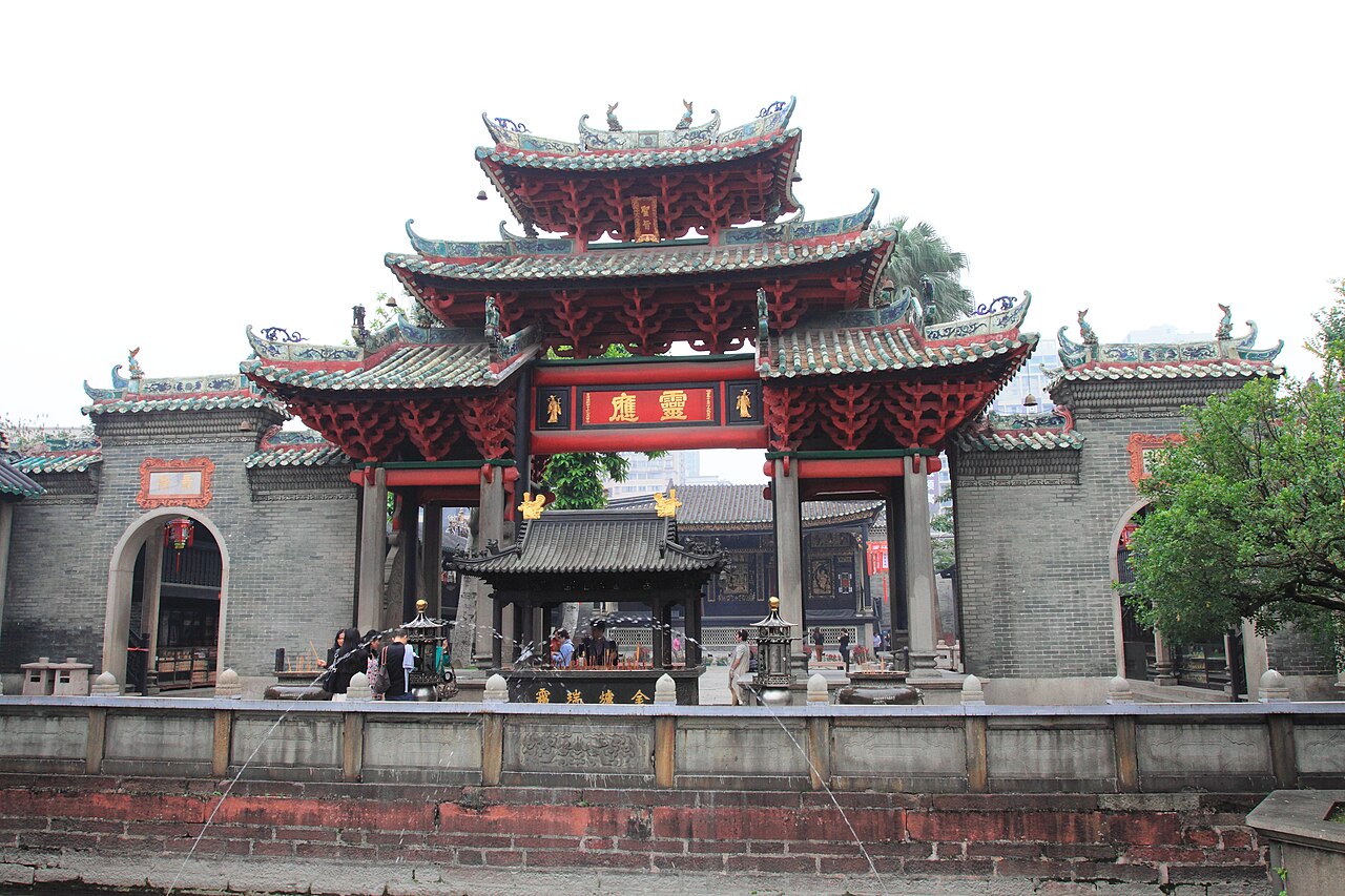 ceramic roof figures at Foshan Zumiao