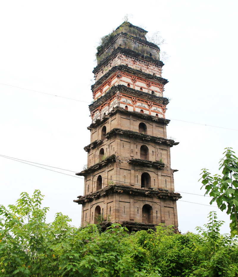 White pagoda landmark in Guang'an