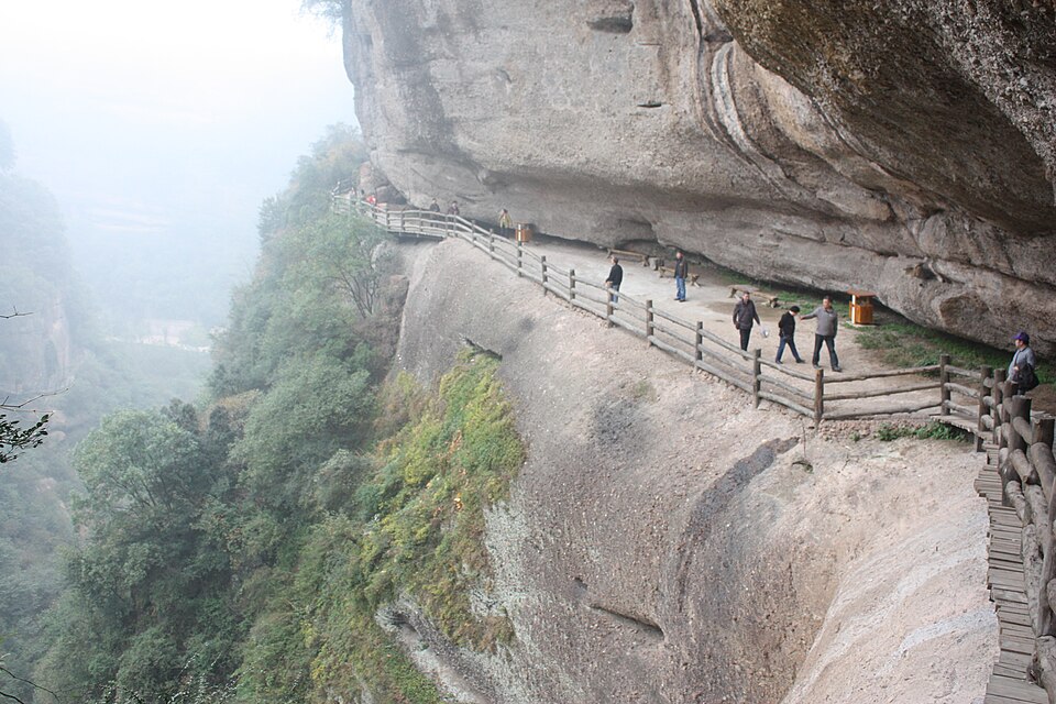 Guangyuan Travel Guide: Jianmen Pass and Shu Road