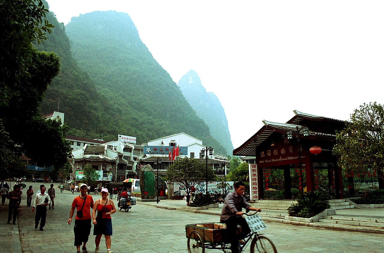 Yangshuo West Street: Evening Guide and Where to Stay