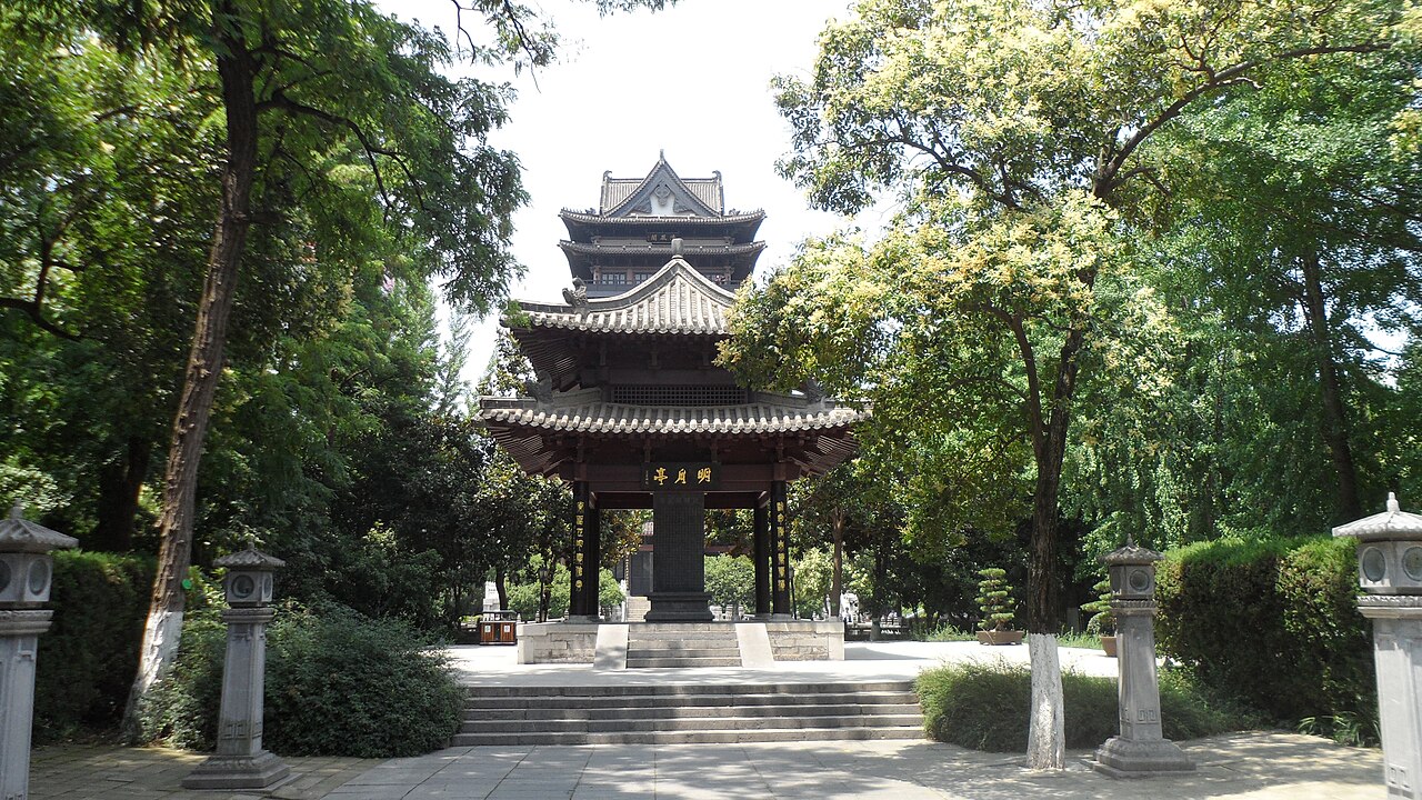 Qingfeng Pavilion in Baogong Park