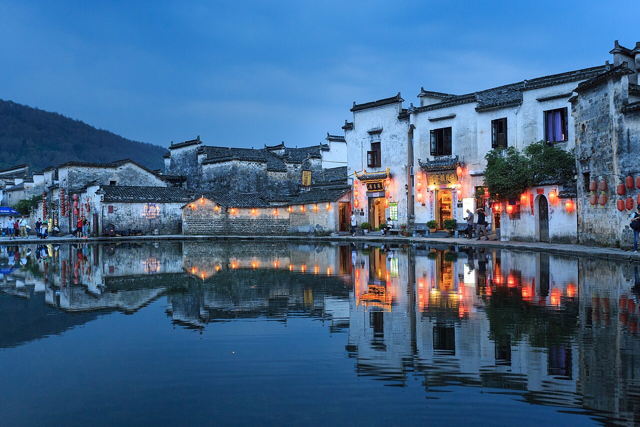Hongcun Village, Huangshan: Tickets, Buses and the Best Hours