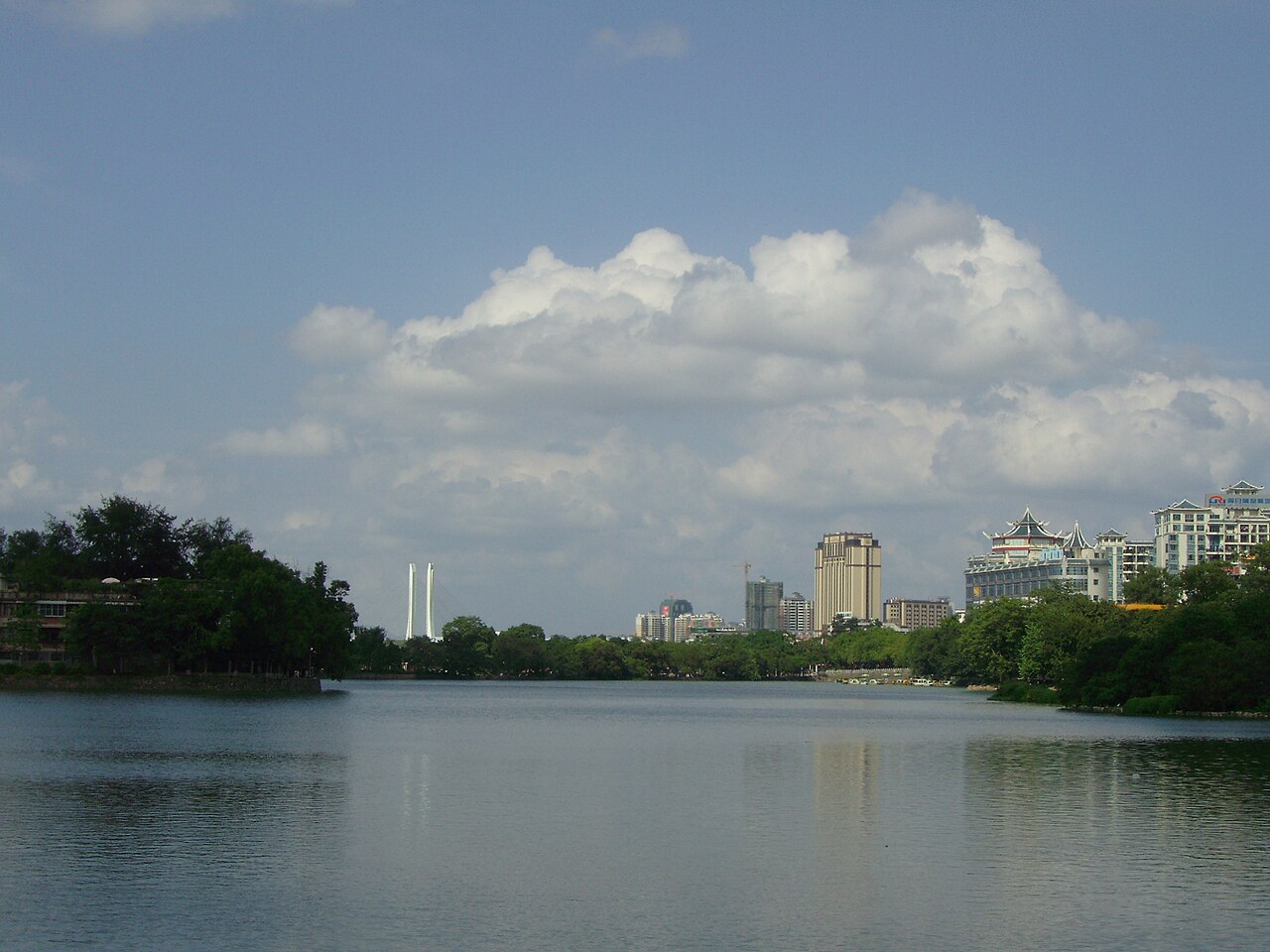 Huizhou Travel Guide: West Lake, Luofu Mountain, Beaches