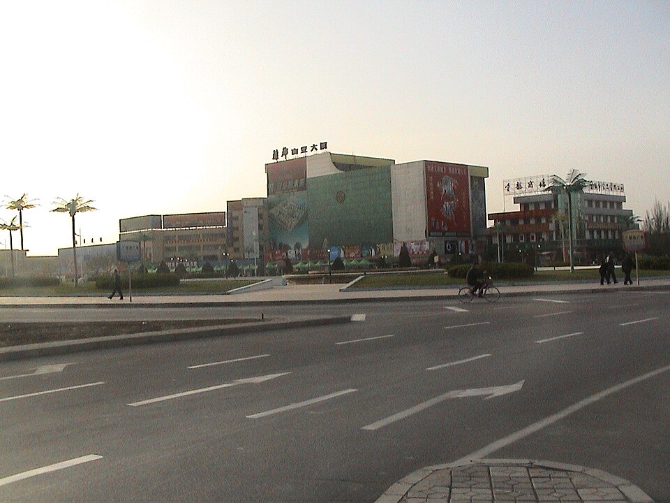 Low-rise streets and apartment blocks in central Jinchang