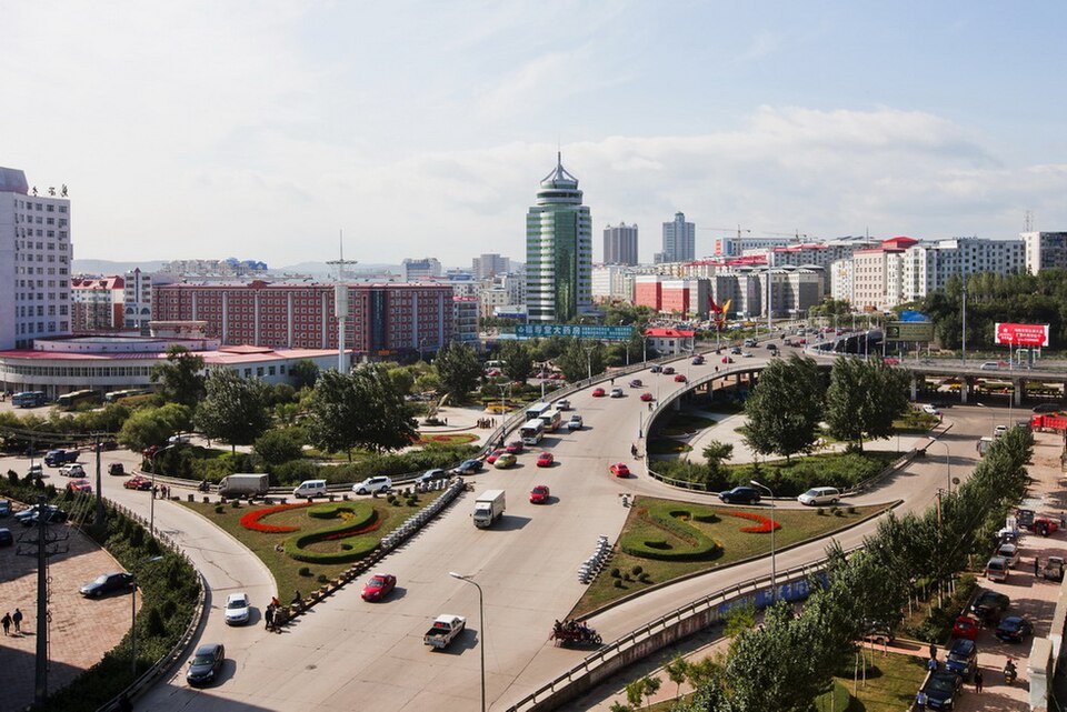 Tengfei Overpass and road junction in central Jixi