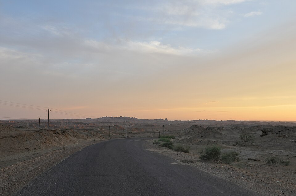 Karamay Travel Guide: Ghost City Yardang, Black Oil Mountain