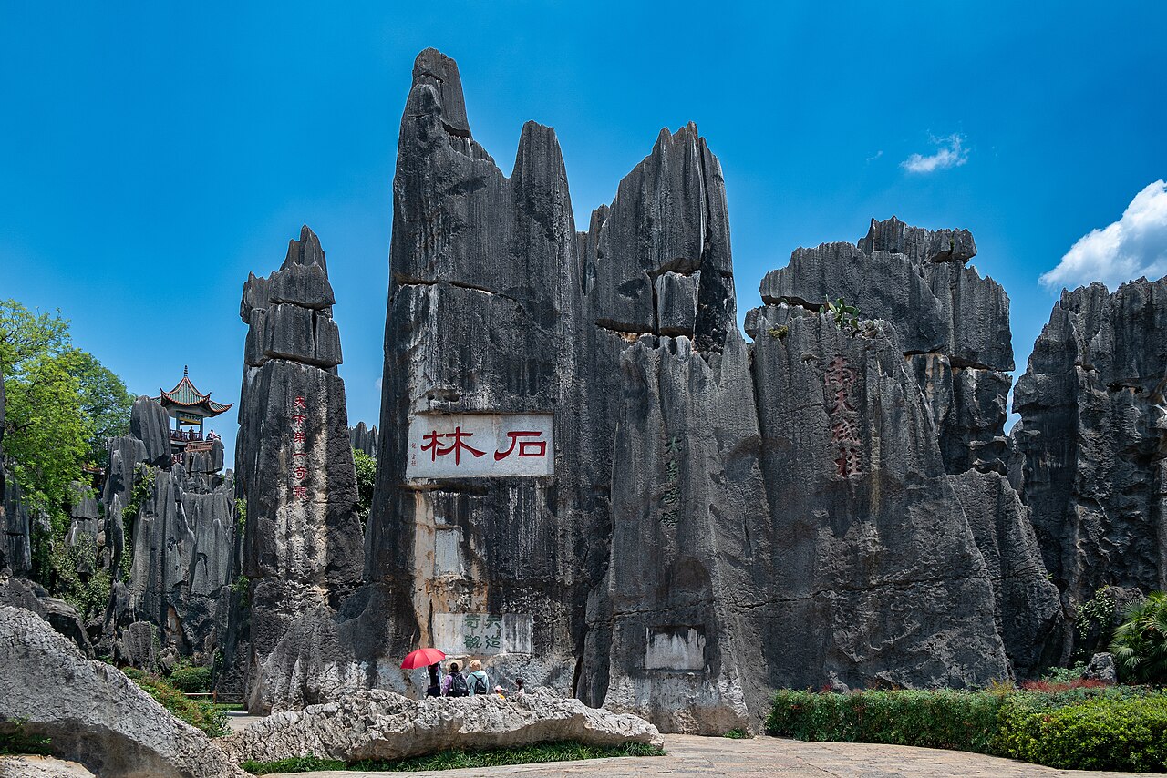 Kunming Travel Guide: Stone Forest, Lakes, 3 Days