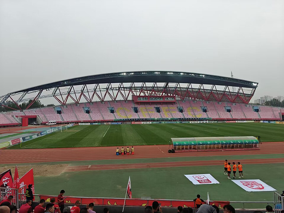 Curving roof and facade of Langfang stadium
