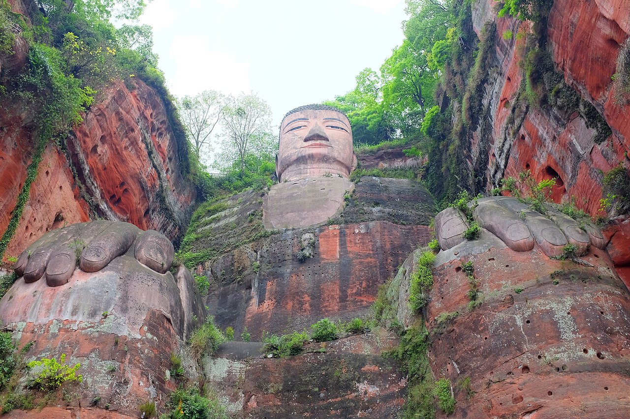 Leshan Giant Buddha seen from its feet, with the giant toes in front and the head above