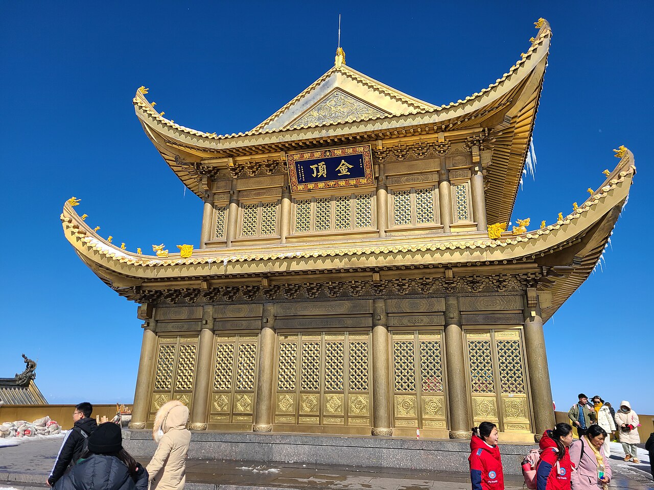 Mount Emei: Golden Summit, Baoguo Temple, Buses, Cable Cars and Tickets