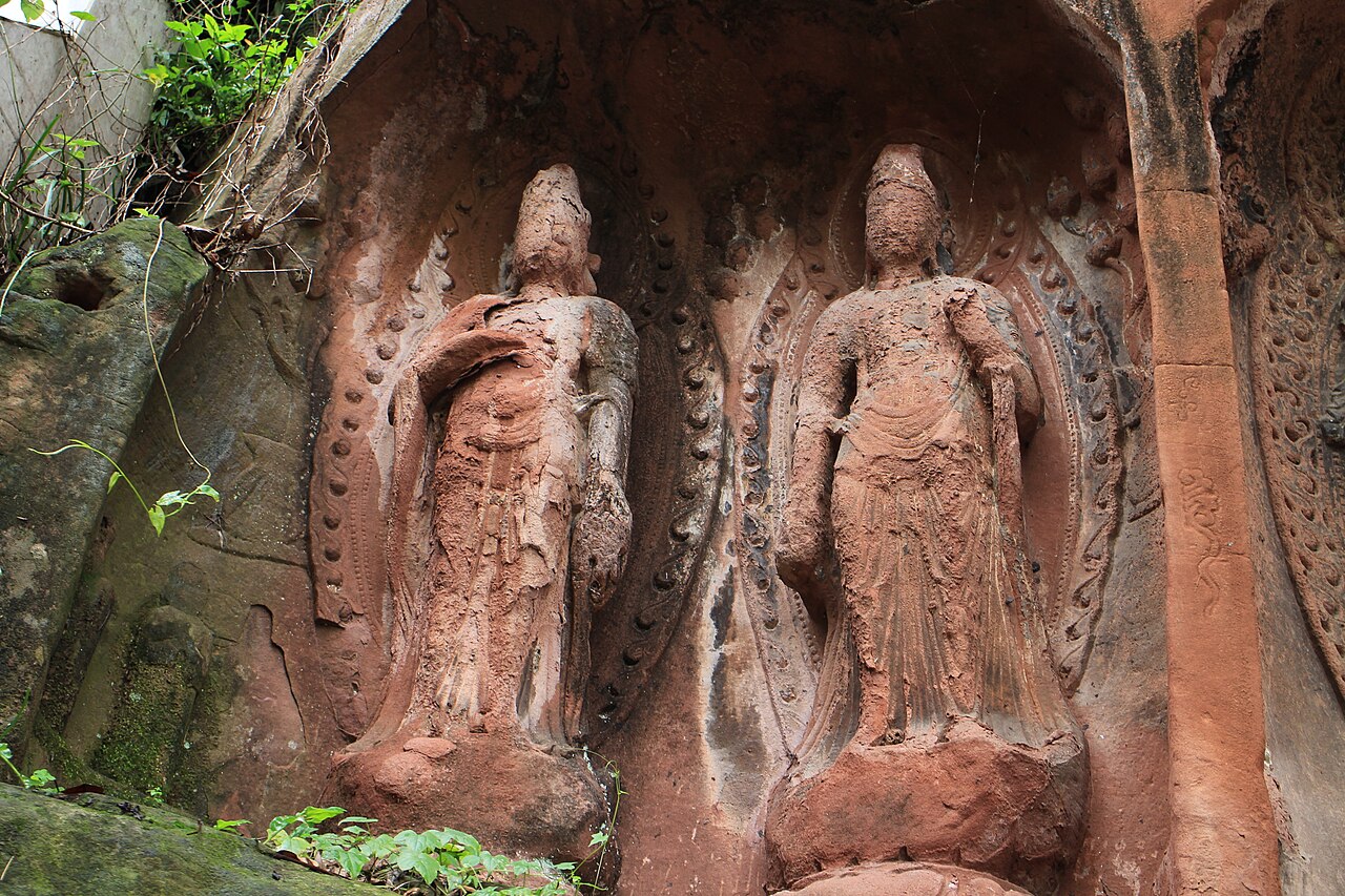 Rows of small Tang Buddha niches carved into the cliff at Jiajiang