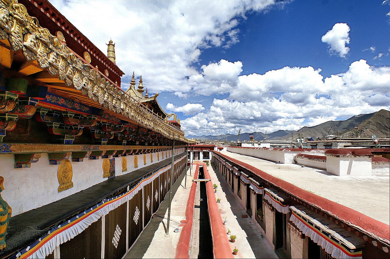 Jokhang Temple, Lhasa: Booking, Jowo Chapel and Etiquette
