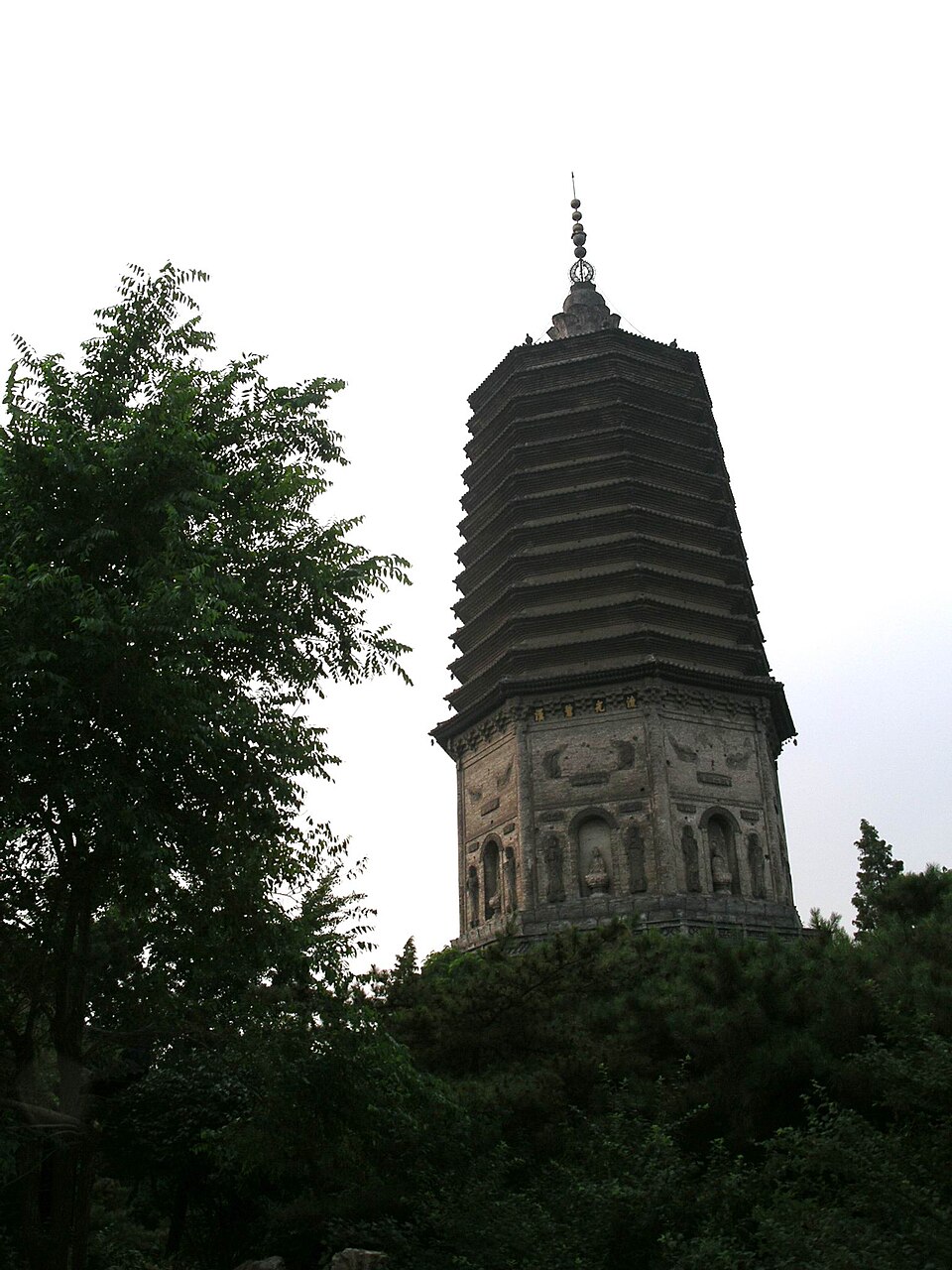 Liaoyang Travel Guide: White Pagoda, Temple, Qing Origins