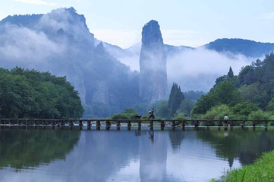 Xiandu, Jinyun: Dinghu Peak, the Yellow Emperor Shrine and a River Valley of Film Sets