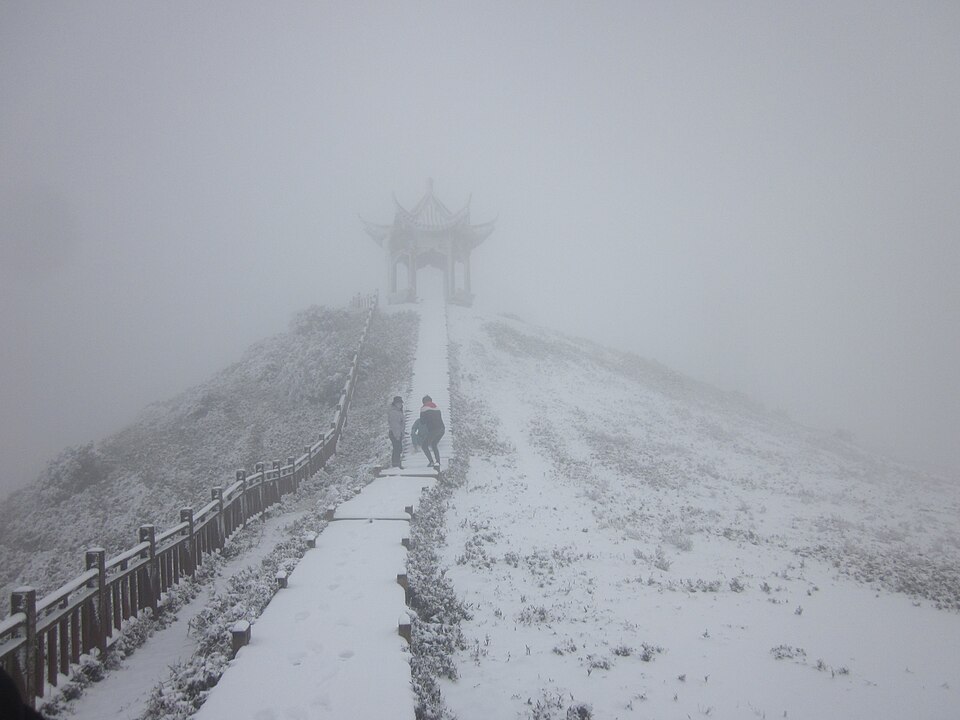 Liupanshui Travel Guide: Cool Capital and Wumeng Grassland