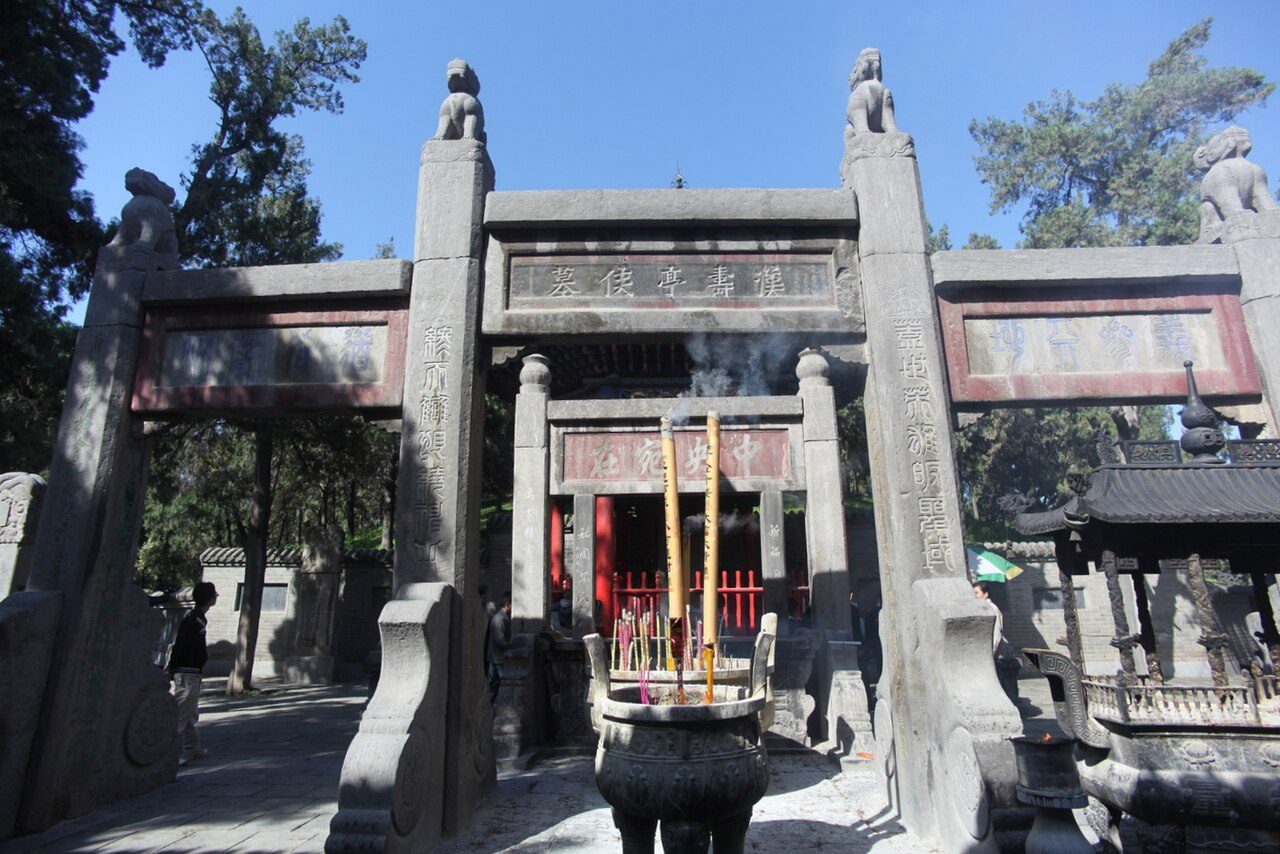 Stone gateway and incense burner at the approach to Guan Yu's tomb at Guanlin