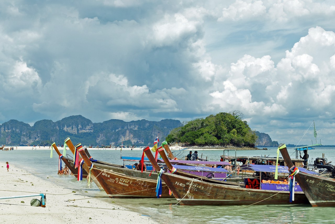 Maoming Travel Guide: Fangji Island and First Beach