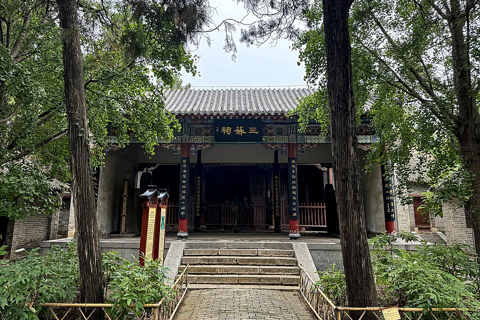 Hall buildings at Sansu Shrine Meishan