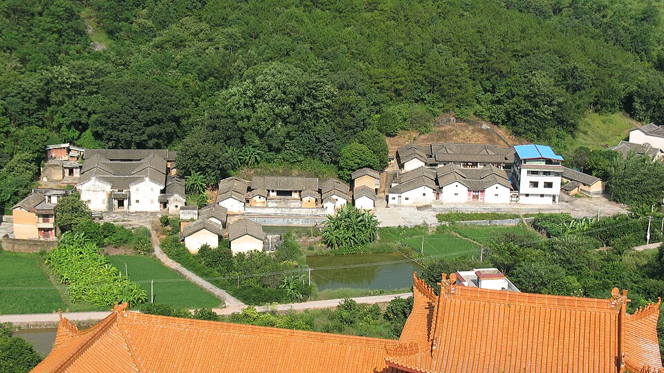 Meizhou Travel Guide: Hakka Enclosed Houses