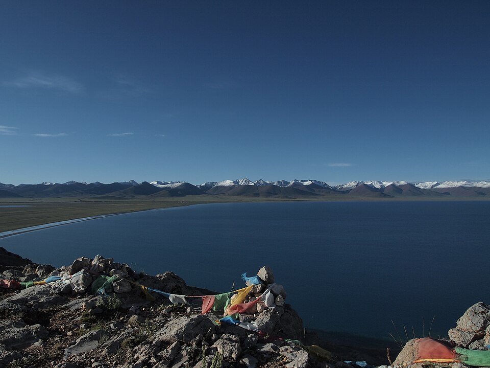 Wide shoreline view at Namtso Lake on the Tibetan plateau