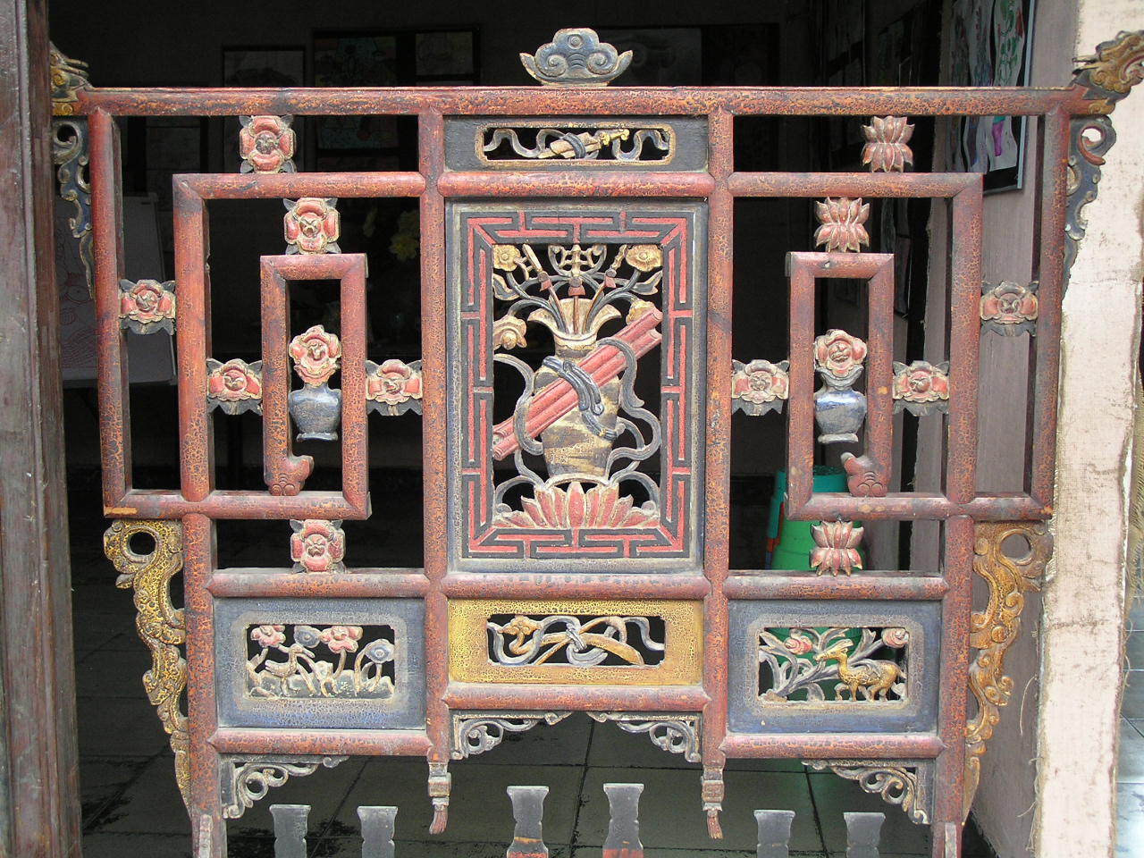 Langzhong streets and traditional buildings