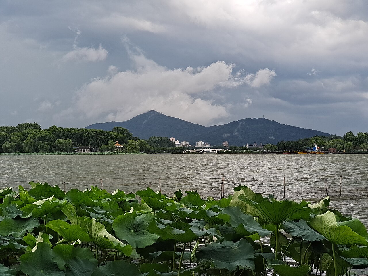 Xuanwu Lake, Nanjing: Free Park, Five Isles and Wall Views