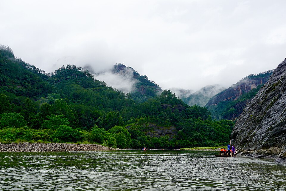 Nanping Travel Guide: Mount Wuyi Raft and Tianyou