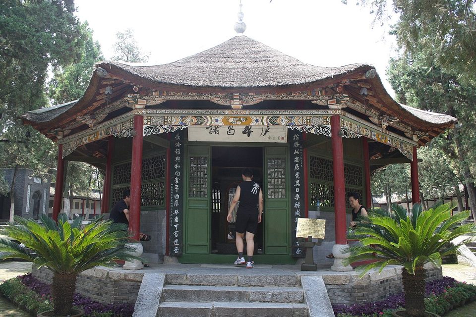 Octagonal thatched-style hut pavilion marking Zhuge Liang's home at Wolong Gang