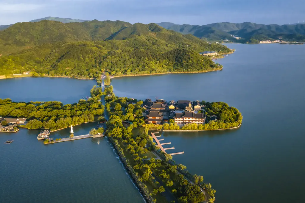 Dongqian Lake, Ningbo: Zhejiang's Largest Natural Lake by Bike