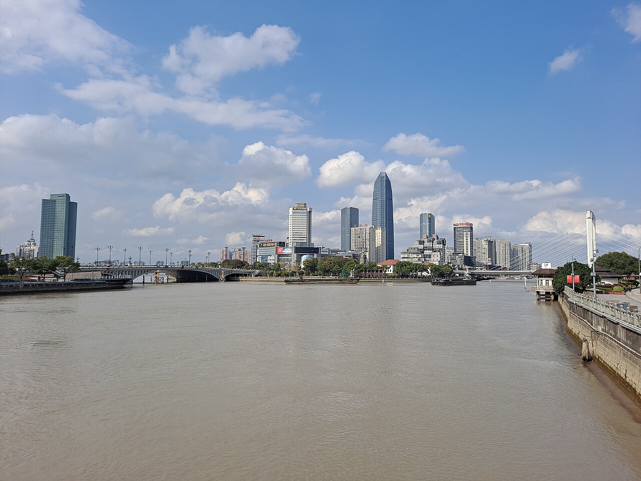 Ningbo Travel Guide: Tianyi Pavilion and Port City