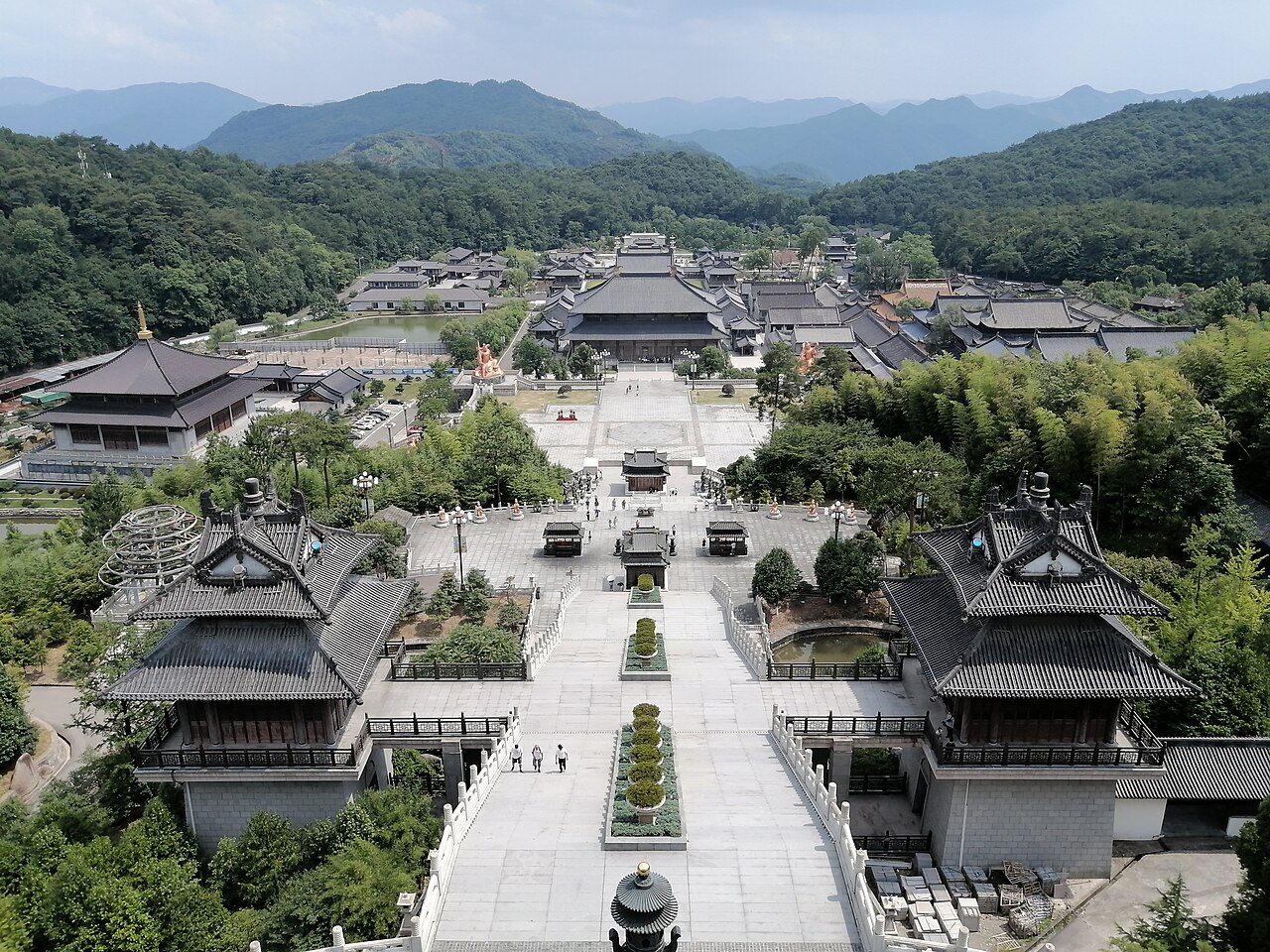 Xuedou Temple halls at Xikou
