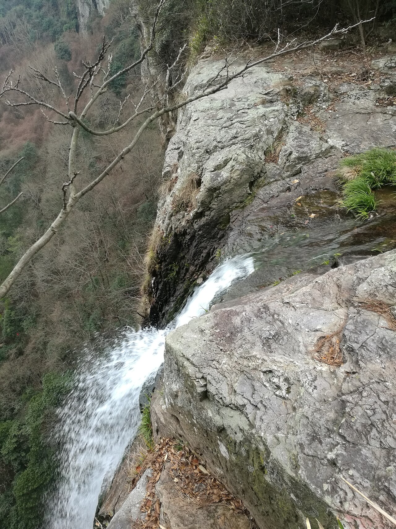 Xufuyan Falls northwest of Xuedou Temple