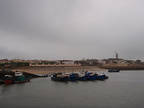 Beach and shoreline on the west coast of Meizhou Island