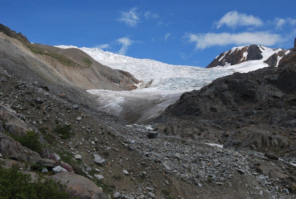 Laigu glacier tongues and peaks near Ranwu in eastern Tibet