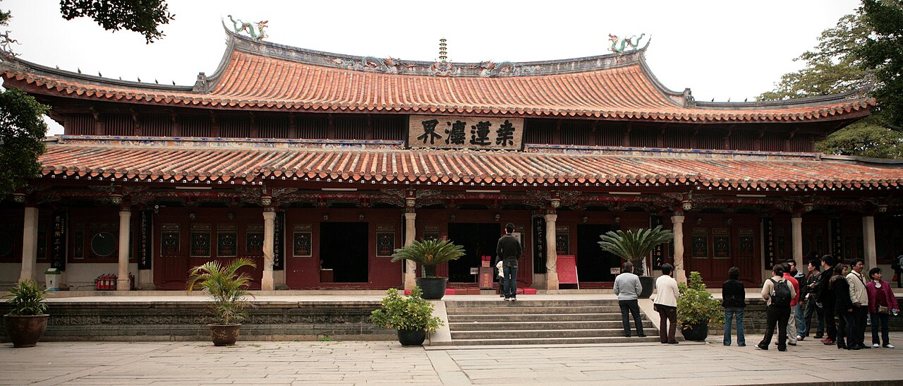 Quanzhou Travel Guide: Old Town, Luoyang Bridge, Chongwu