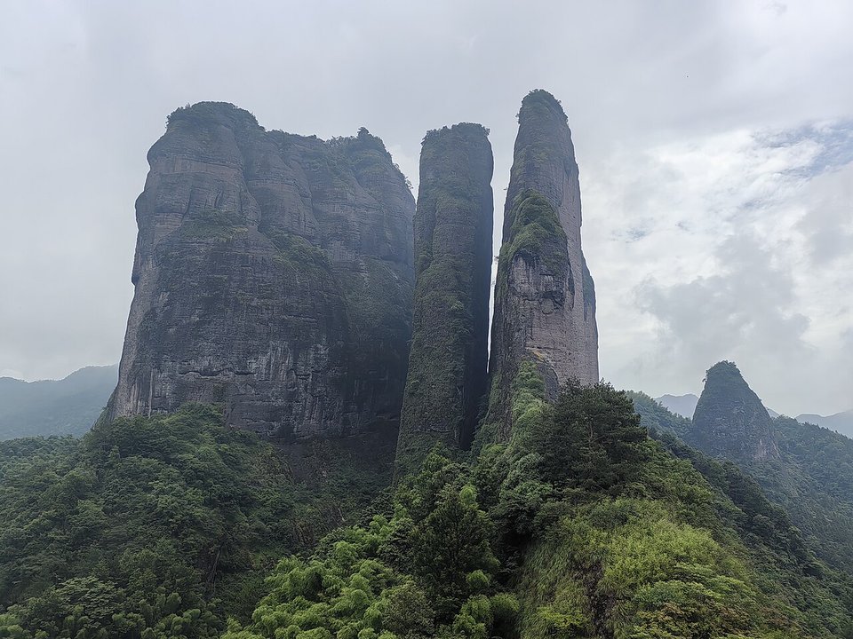 Jianglang Mountain: The Three Stone Pillars of Jiangshan and Their Danxia Heritage