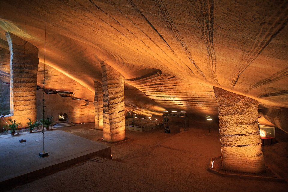 Longyou Grottoes: The Hand-Cut Caverns Nobody Can Explain